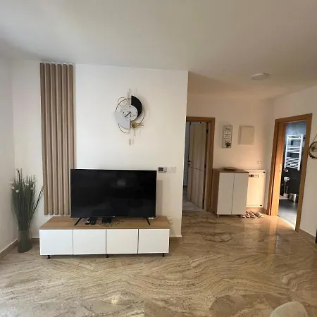 Zlatni Sat 아파트 *