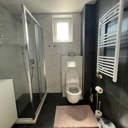 Zlatni Sat Apartmán *