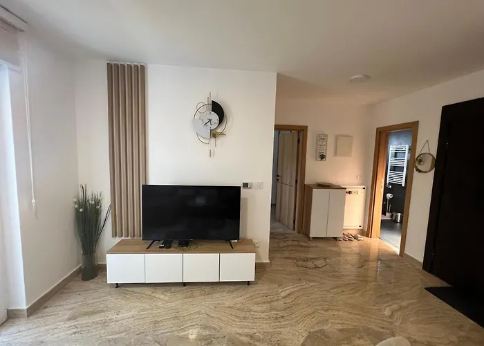 Zlatni Sat 아파트 *